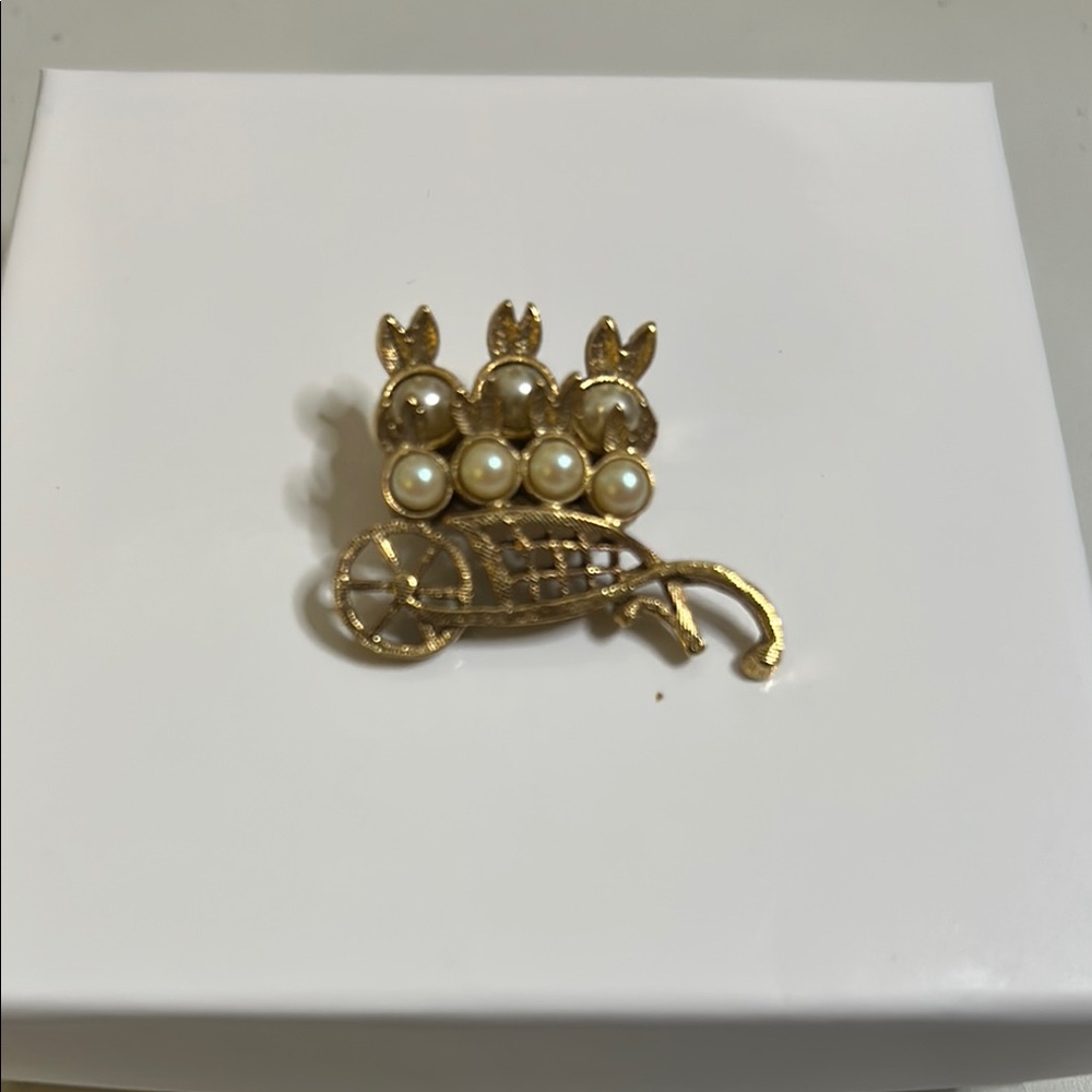 1928 7 bunnies in a wheelbarrow pin white faux pearls gold tone grandma core